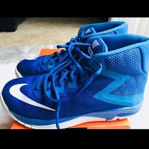 Boys Nike high top shoes 💙